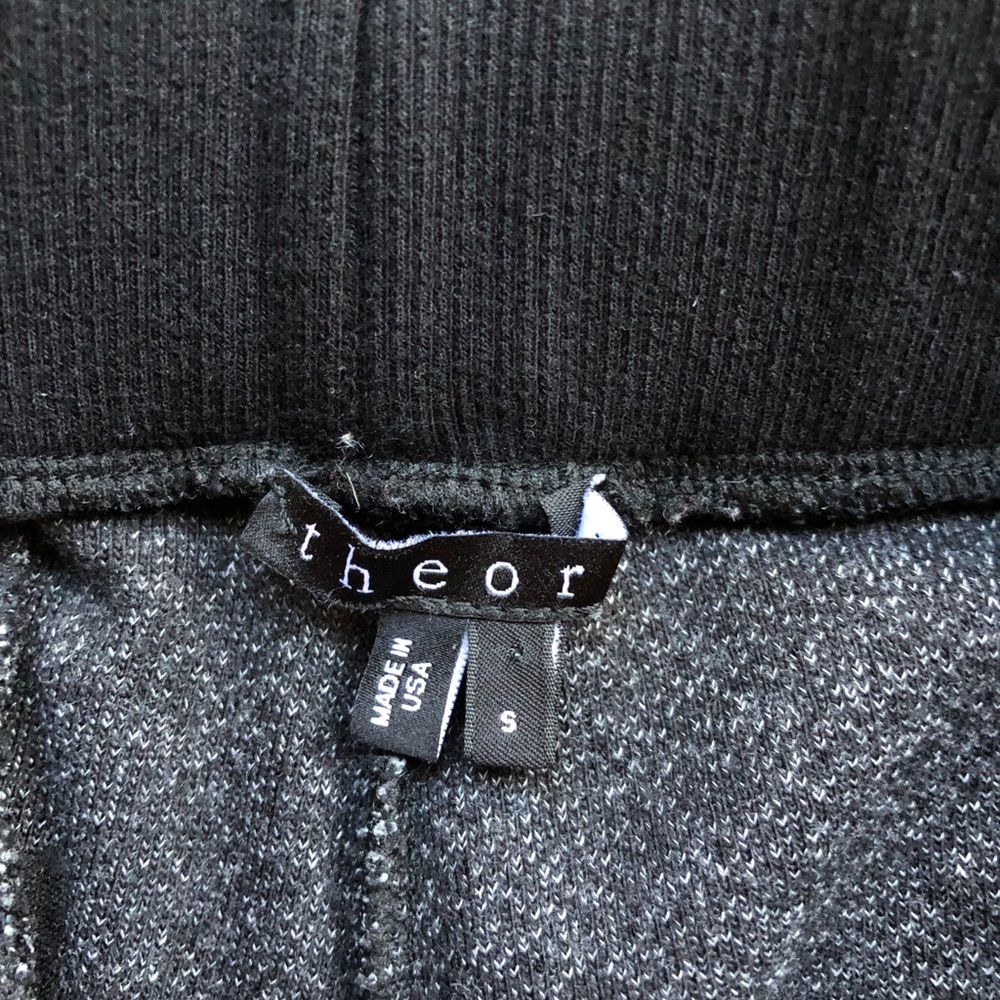 Theory Shorts - Picture 5 of 5